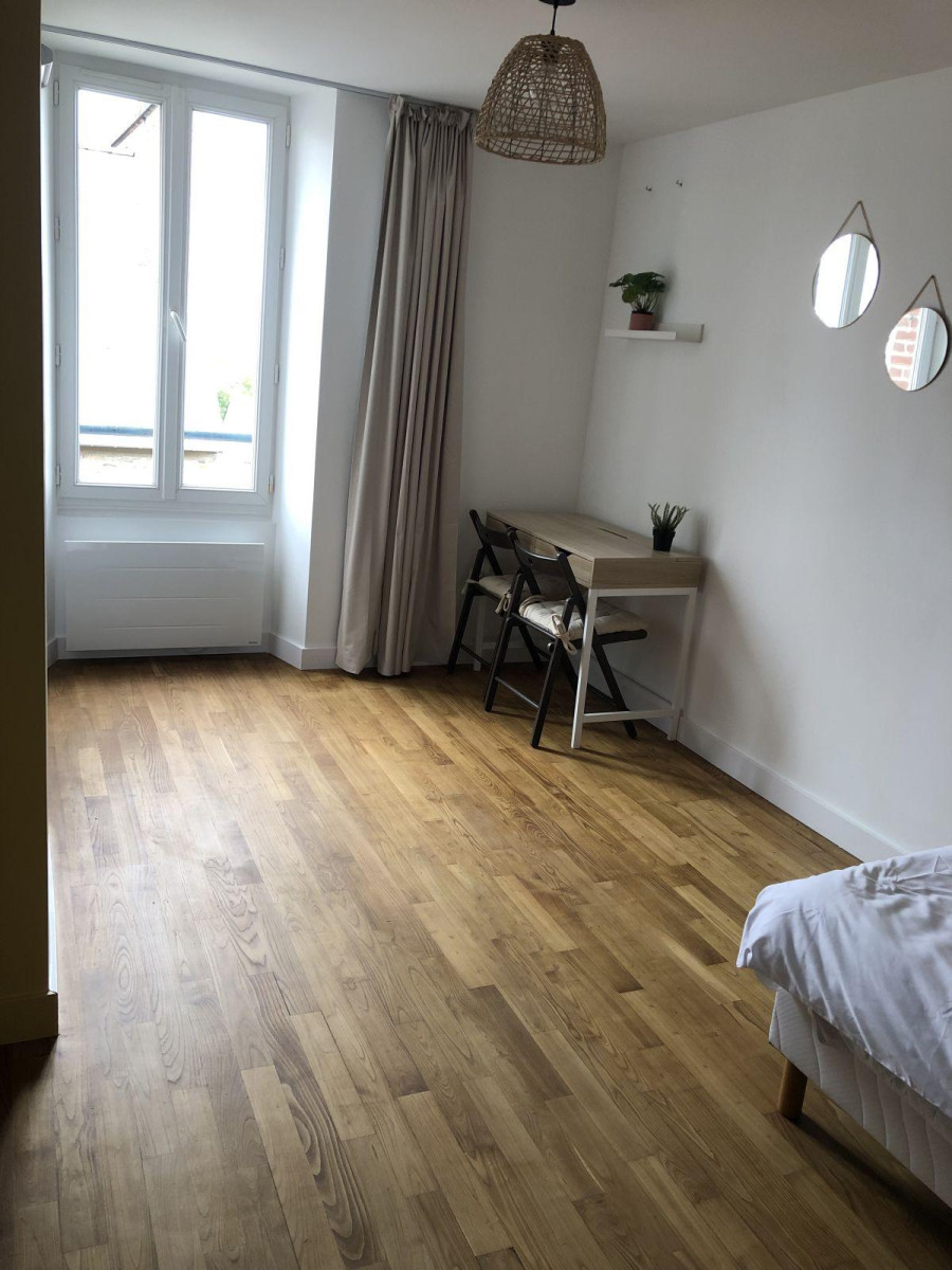 
                                                Location
                                                 Studio meublé et entièrement rénové Centre Gare