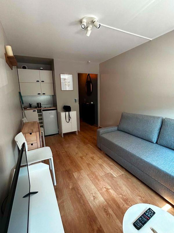 
                                                Location
                                                 Studio  meublé et équipé 17m2