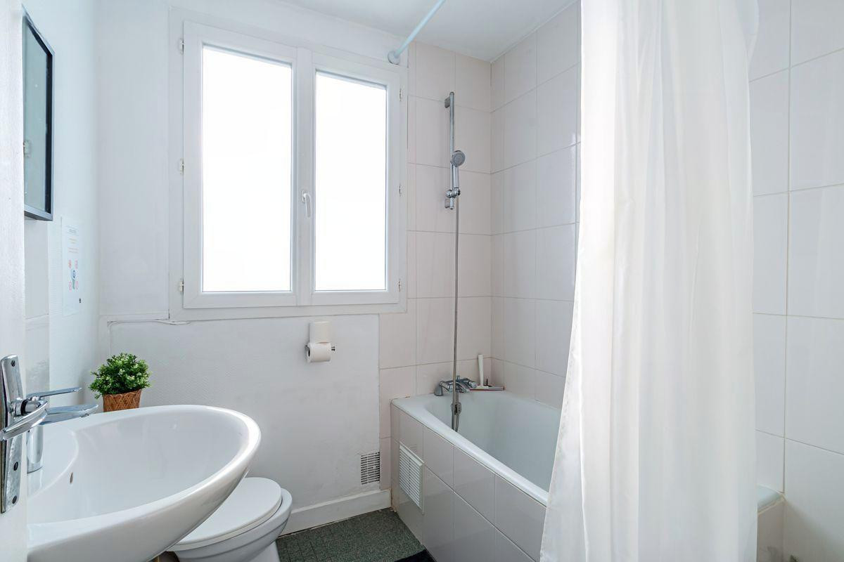 
                                                Location
                                                 Studio meublé et  équipé 24m² avec terrasse