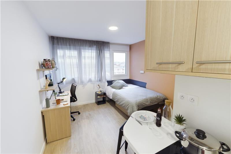 
                                                Location
                                                 Studio meublé et équipé