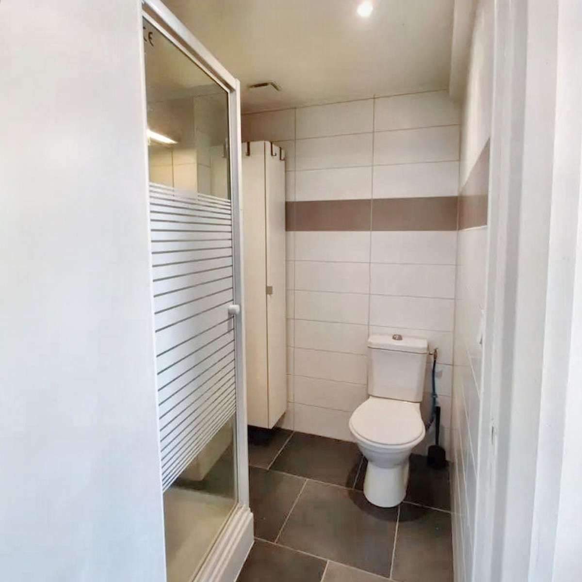 
                                                Location
                                                 Studio meublé et équipé pour étudiants