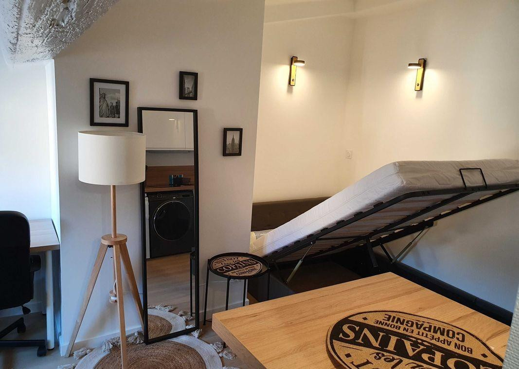 
                                                Location
                                                 Studio meublé et rénové 21m² au cœur du Vieux Lyon