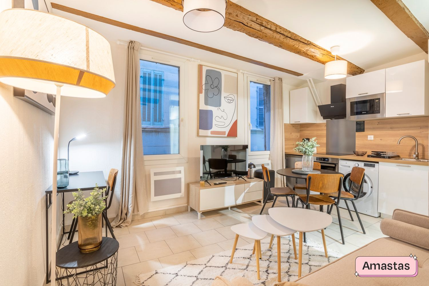 
                                                Location
                                                 Studio meublé et rénové 27 m2 en plein cœur du célèbre quartier du Panier