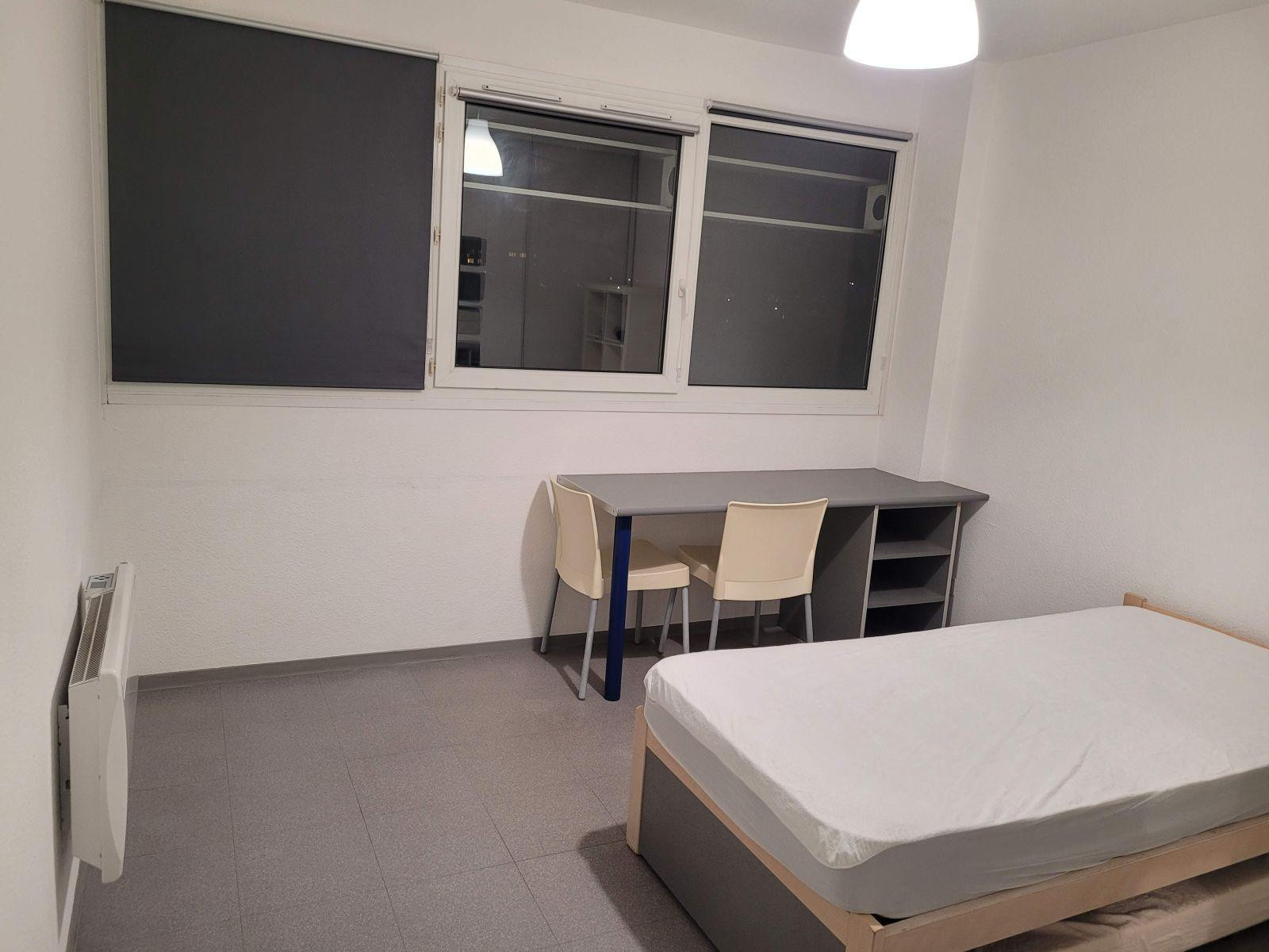 
                                                Location
                                                 Studio meublé étudiant(e), parking, vue dégagée
