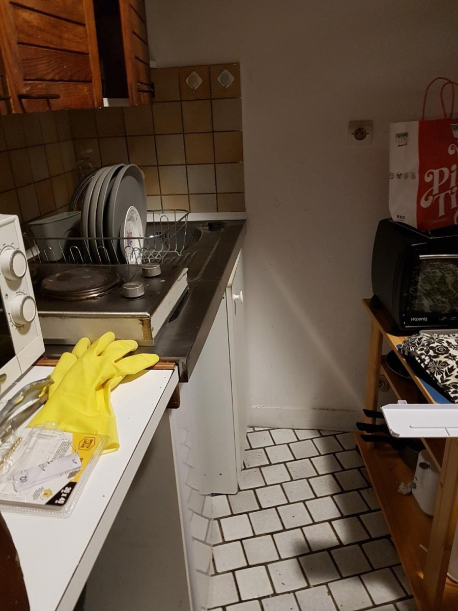 
                                                Location
                                                 Studio meuble excellent emplacement