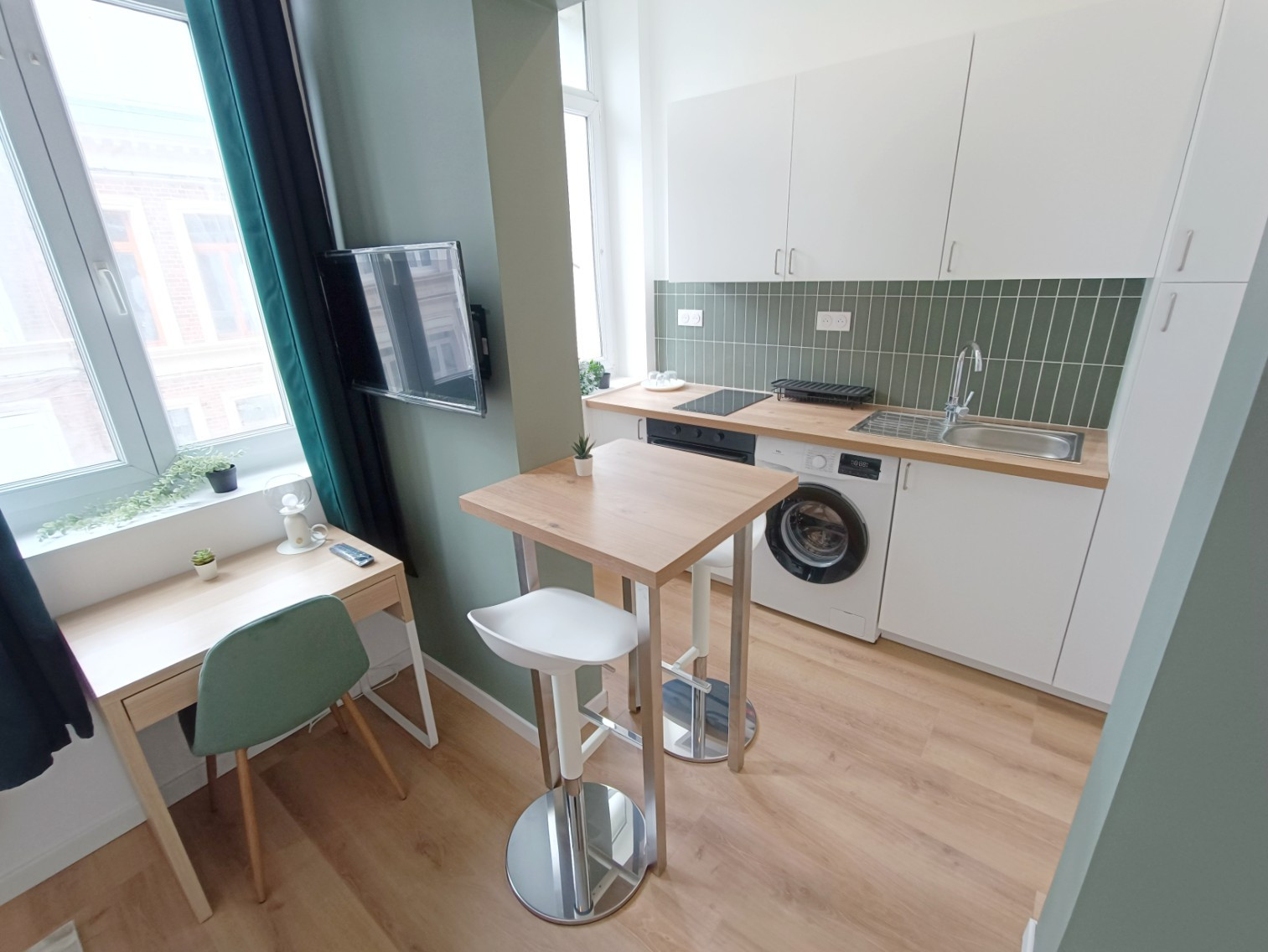 
                                                Location
                                                 Studio Meublé Haut de Gamme 18m2 Henriville