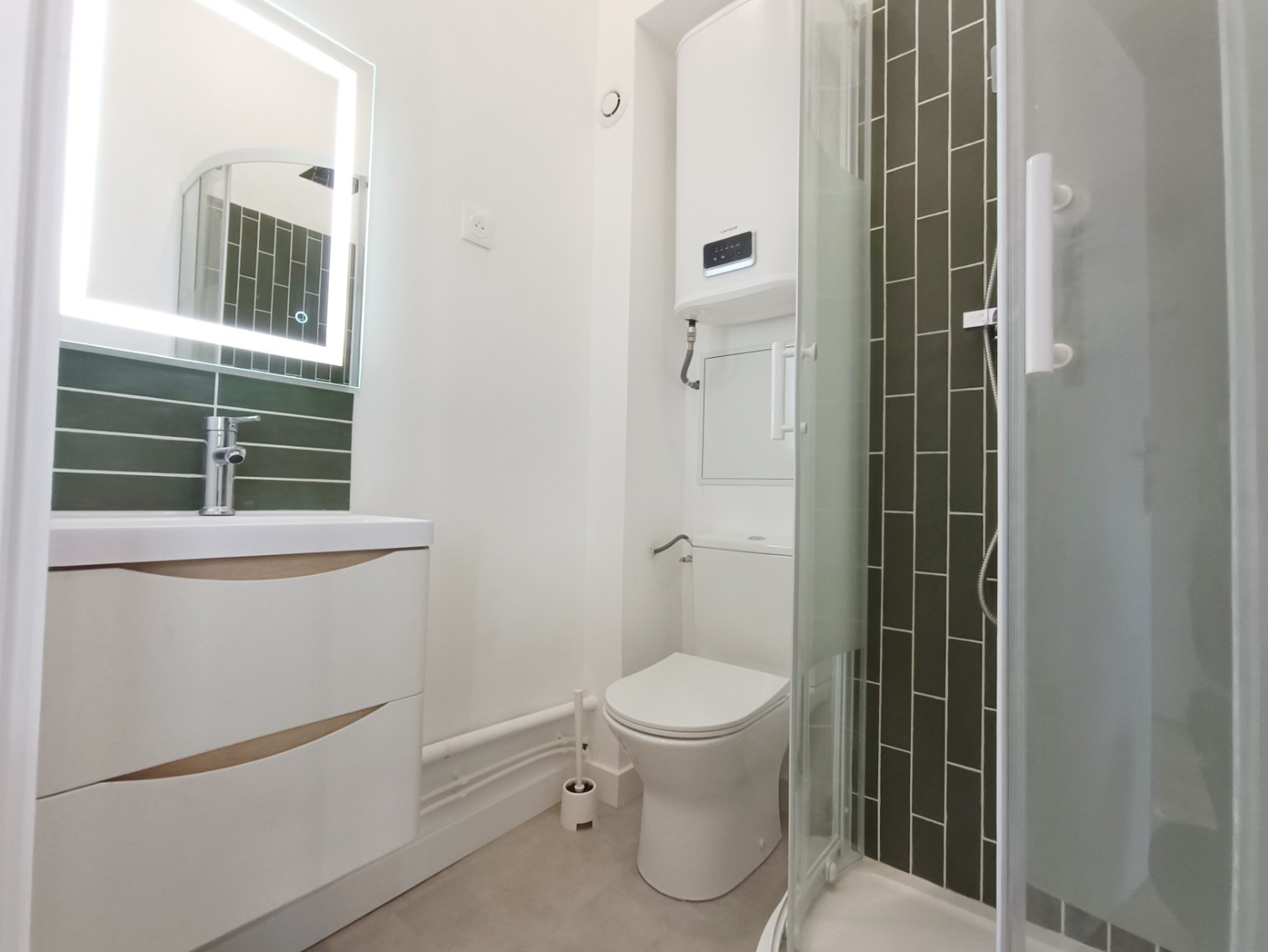 
                                                Location
                                                 Studio Meublé Haut de Gamme 18m2 Henriville