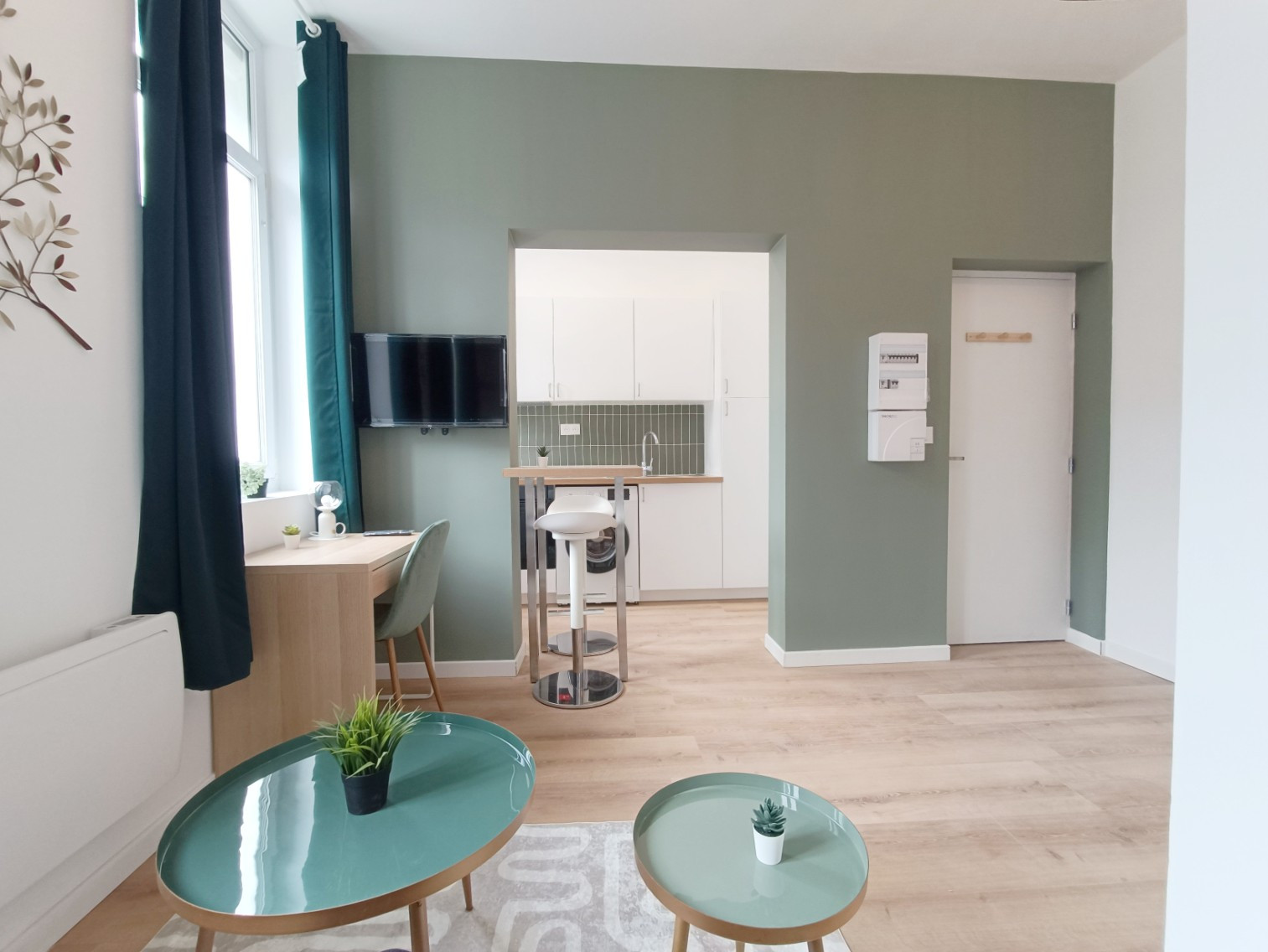 
                                                Location
                                                 Studio Meublé Haut de Gamme 18m2 Henriville