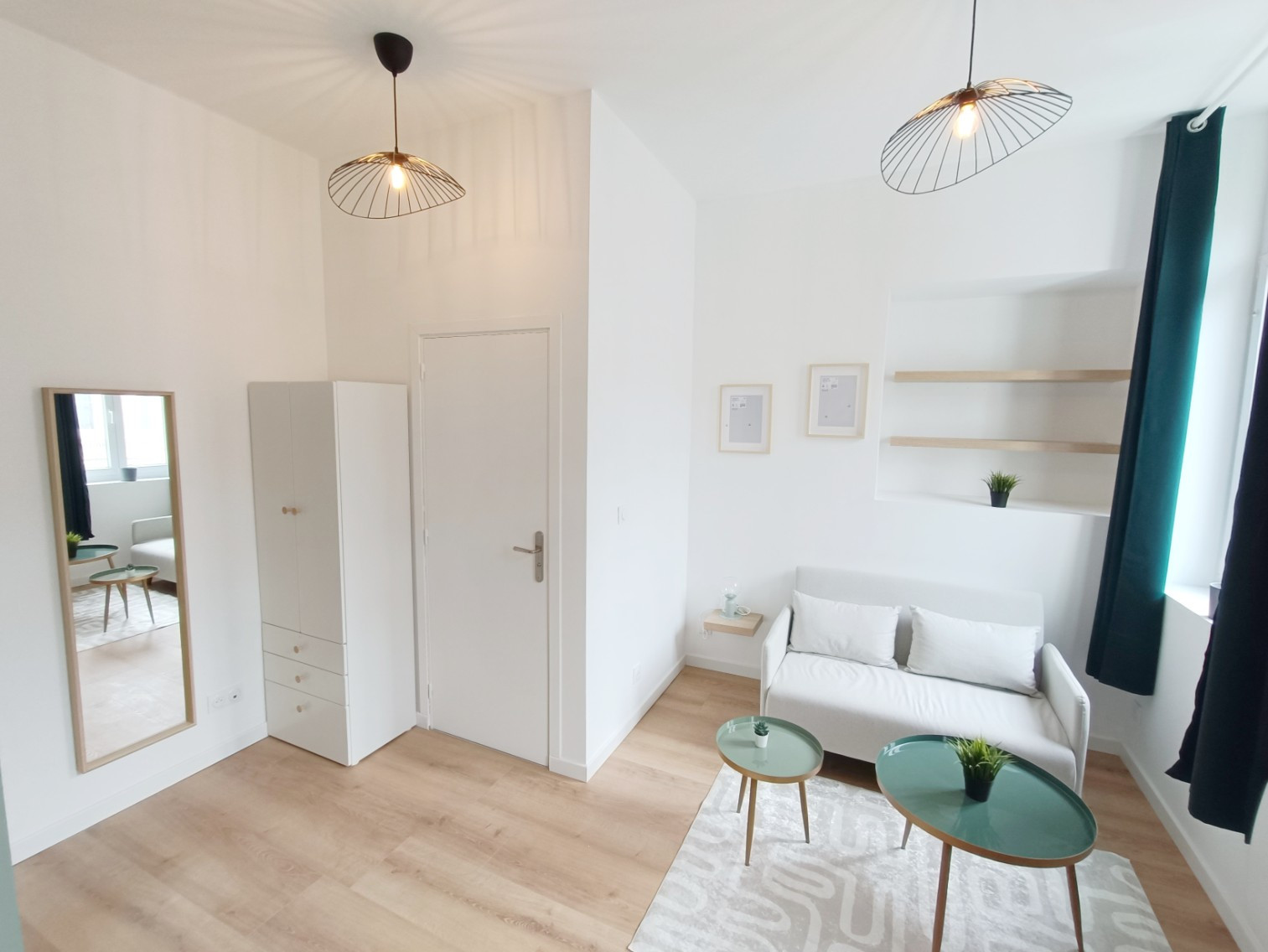 
                                                Location
                                                 Studio Meublé Haut de Gamme 18m2 Henriville