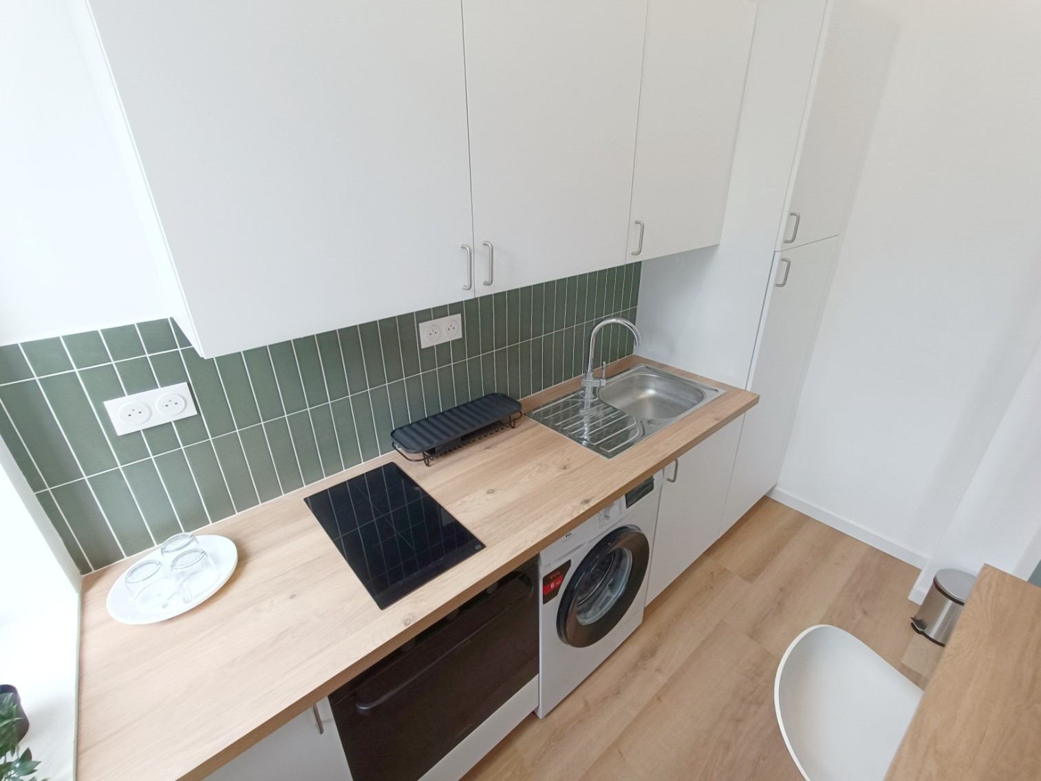 
                                                Location
                                                 Studio Meublé Haut de Gamme 18m2 Henriville
