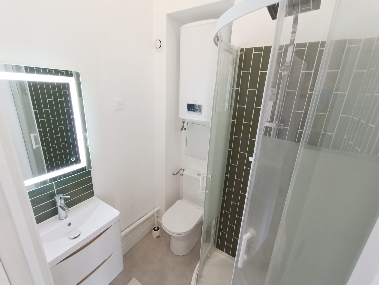 
                                                Location
                                                 Studio Meublé Haut de Gamme 18m2 Henriville