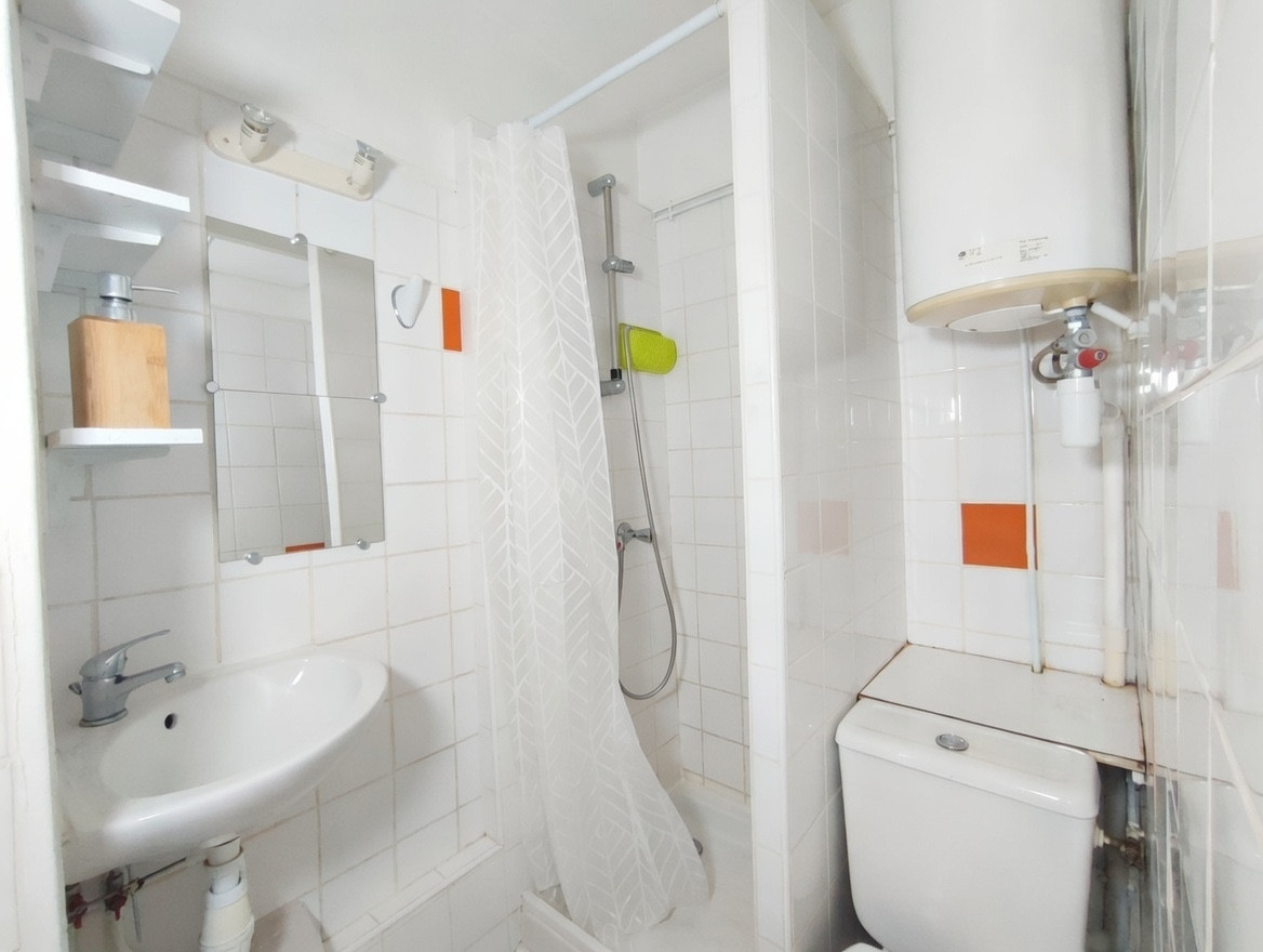 
                                                Location
                                                 Studio meublé hyper centre - gare à pied