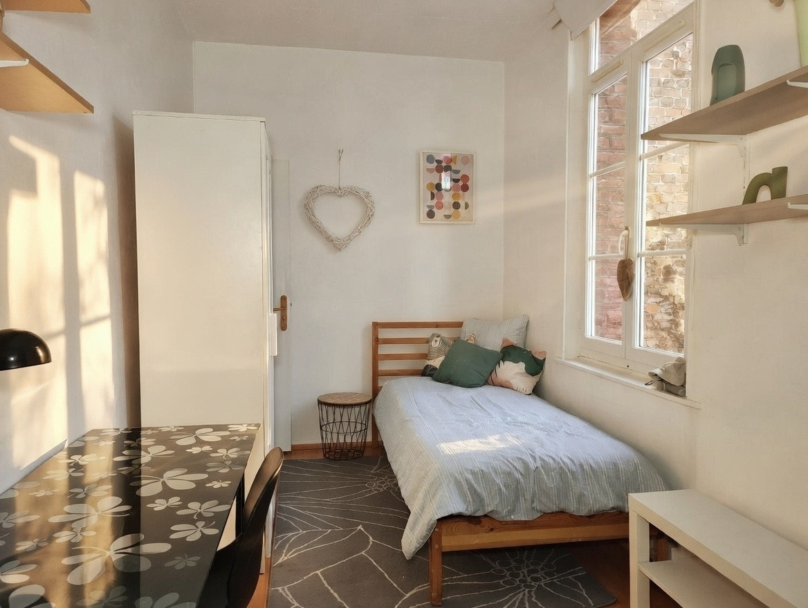 
                                                Location
                                                 Studio meublé hyper centre - gare à pied