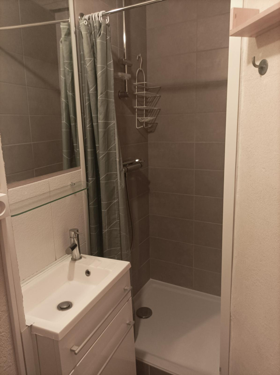 
                                                Location
                                                 Studio meublé - idéal étudiant