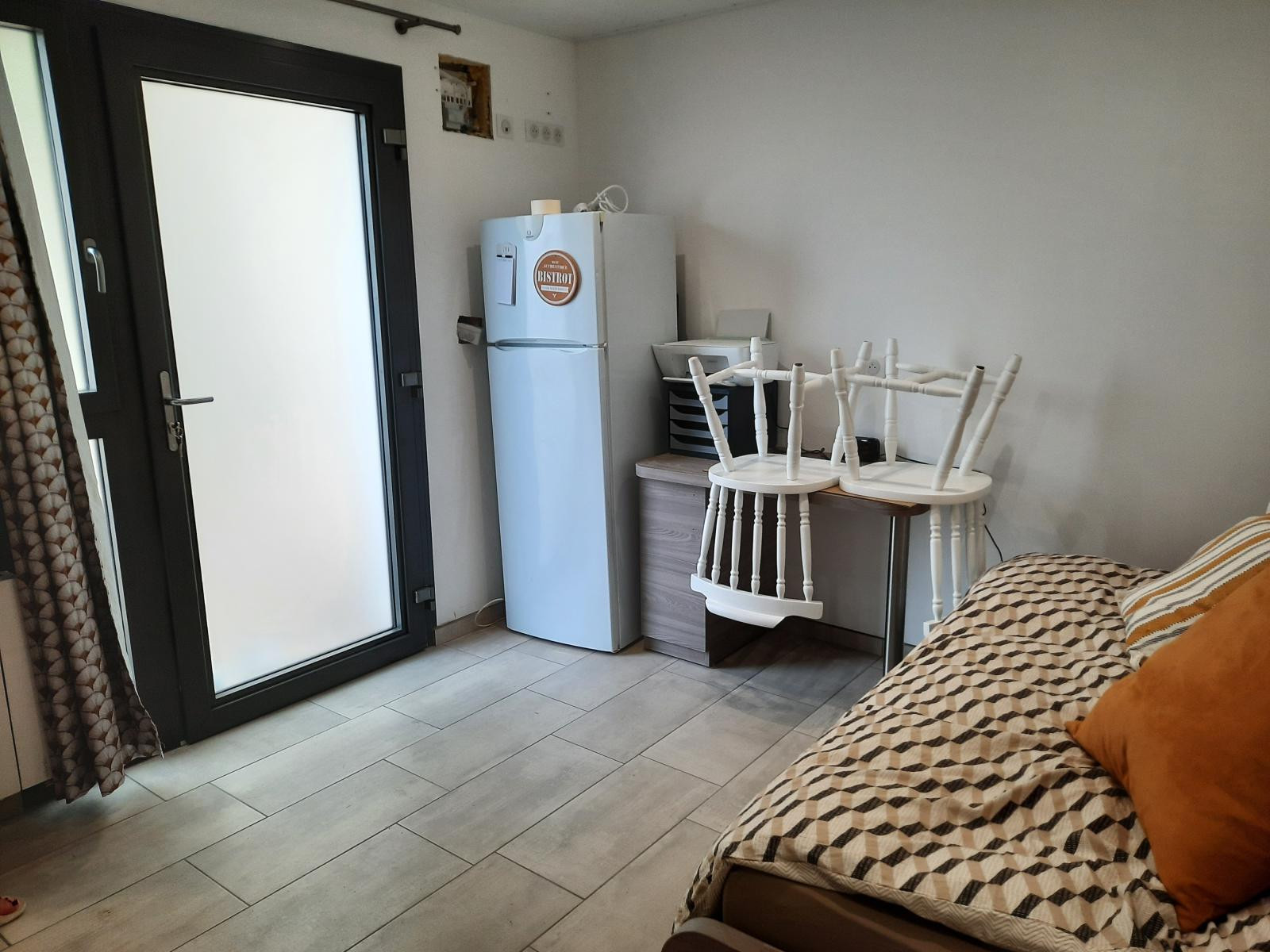 
                                                Location
                                                 Studio meublé idéal étudiant ou personne seule