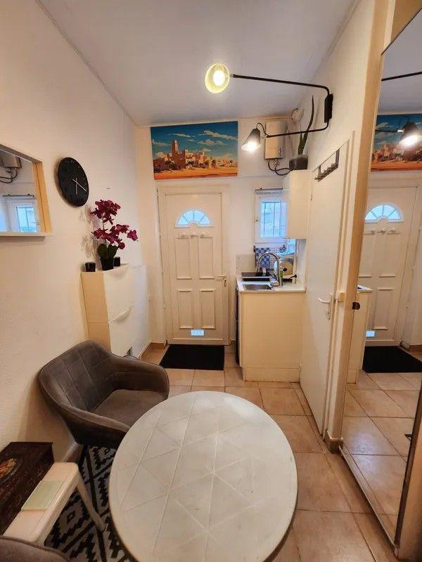 
                                                Location
                                                 Studio meublé indépendant 10m² proche RER Bagneux