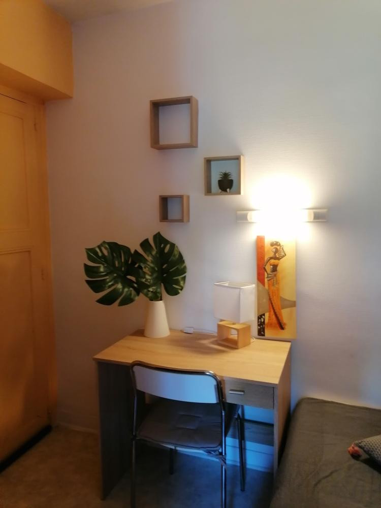 
                                                Location
                                                 Studio meublé indépendant quartier Procé