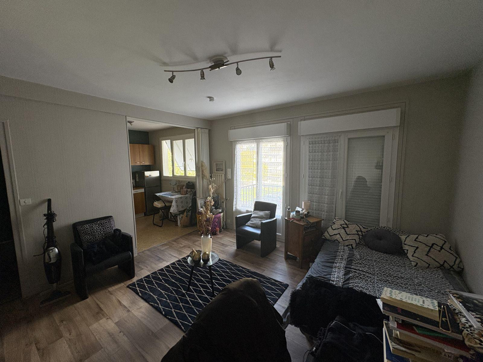 
                                                Location
                                                 Studio meublé lumineux 27m2