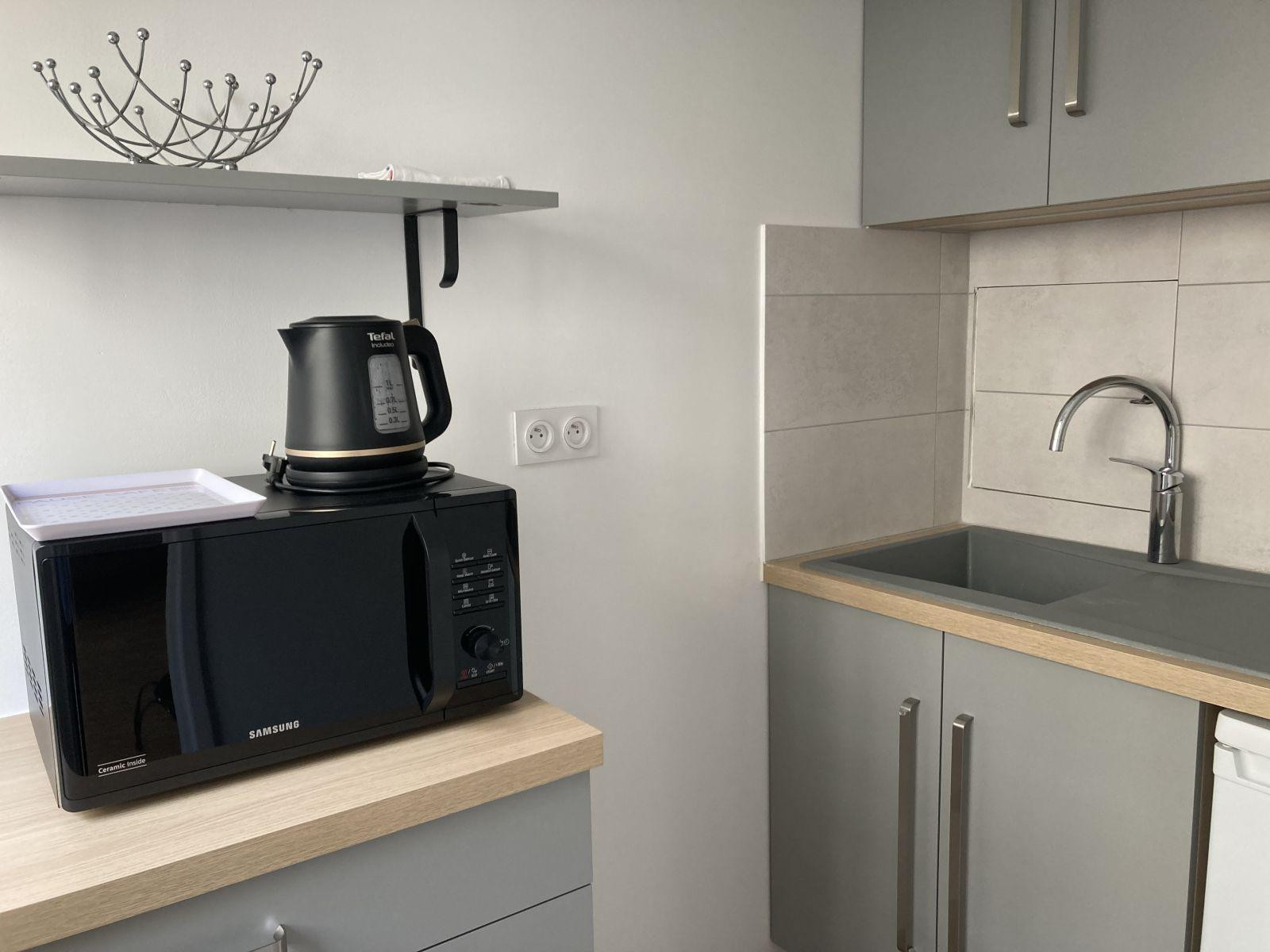 
                                                Location
                                                 Studio meublé lumineux