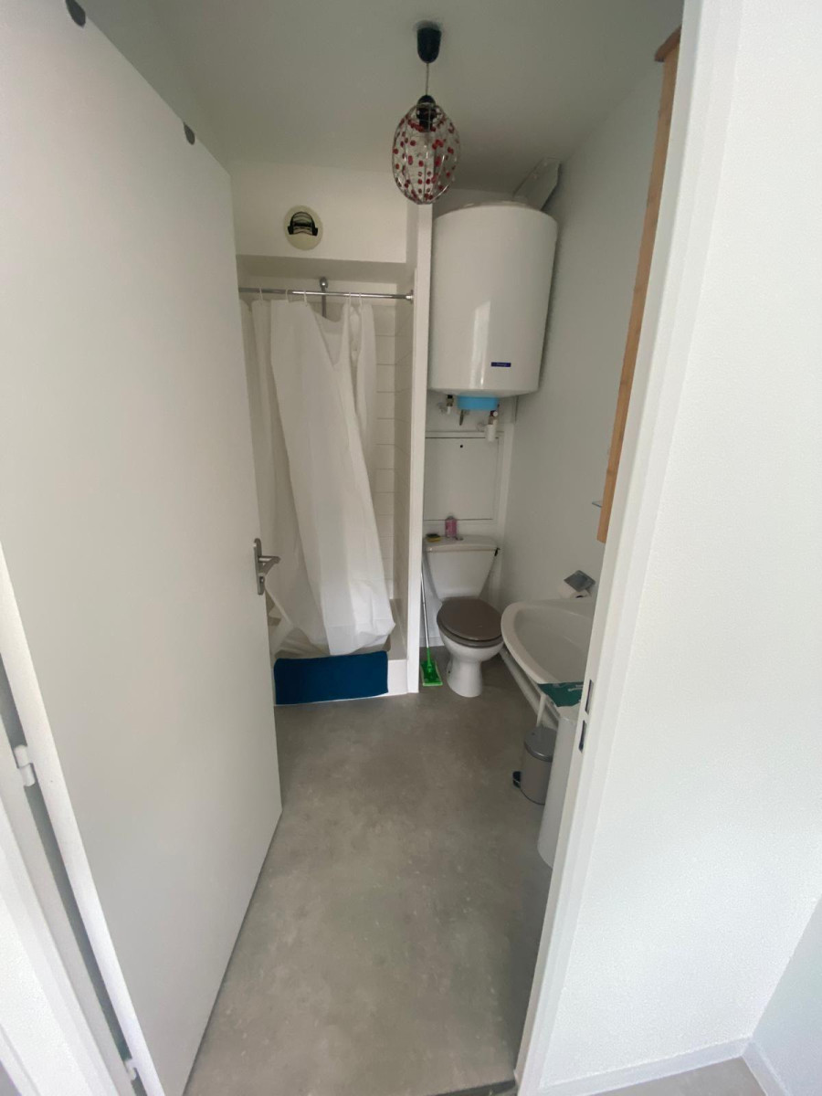 
                                                Location
                                                 Studio meublé lumineux à 2 pas du centre ville