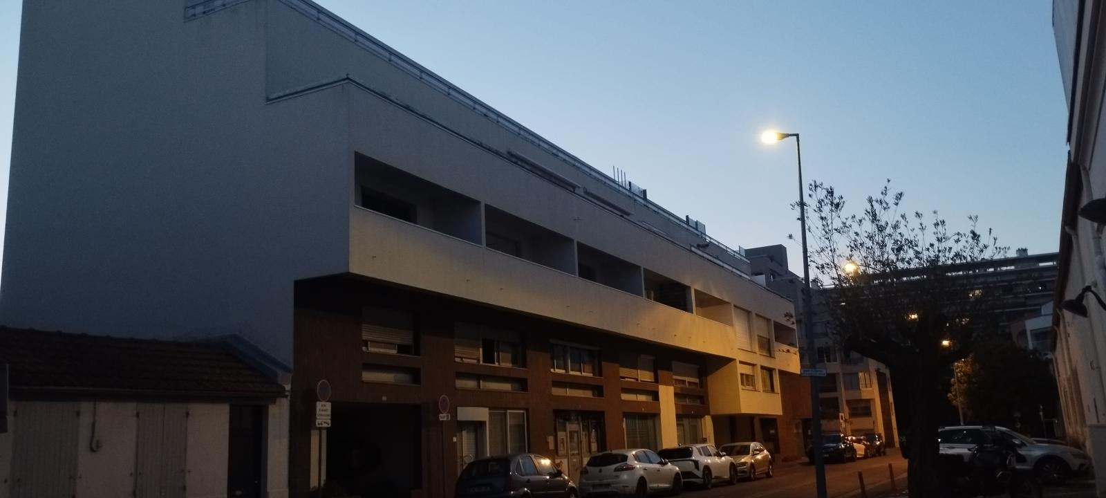 
                                                Location
                                                 Studio meublé lumineux à la Genette