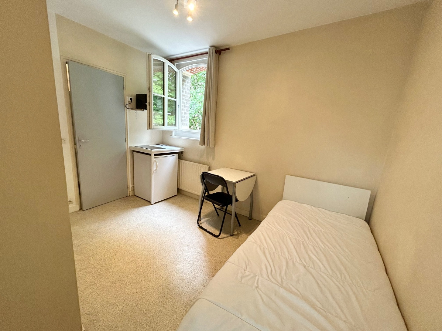 
                                                Location
                                                 Studio meublé lumineux proche université Amiens