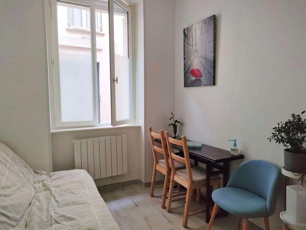 
                                                Location
                                                 Studio meublé - métro Dupleix