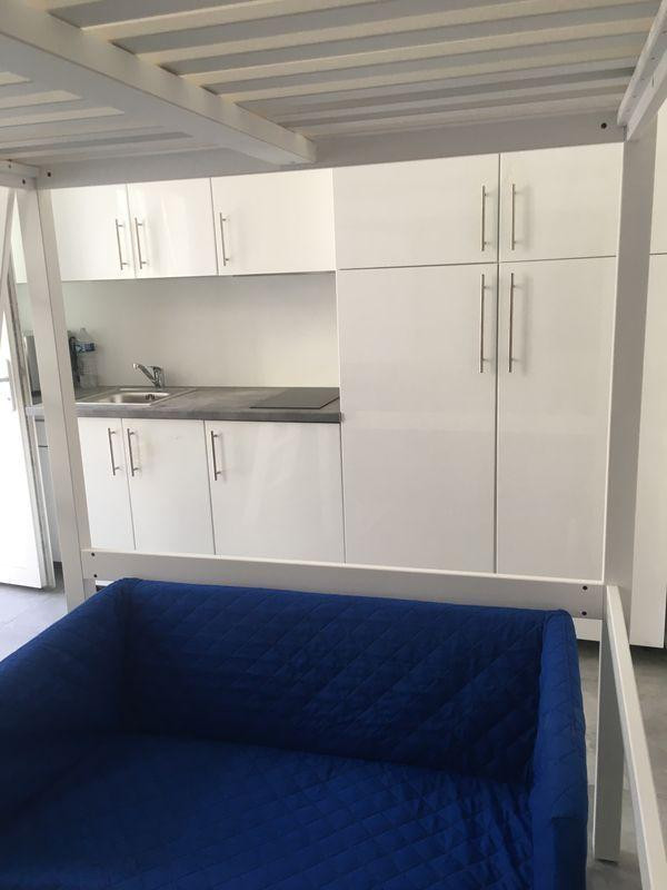 
                                                Location
                                                 Studio meublé métro five