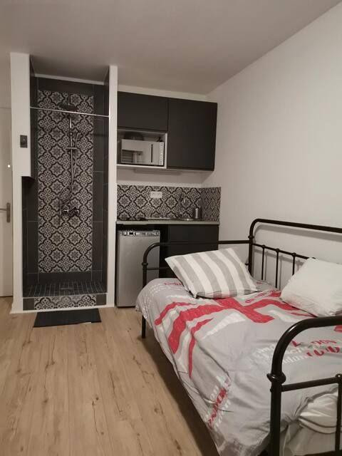 
                                                Location
                                                 Studio meublé Meudon