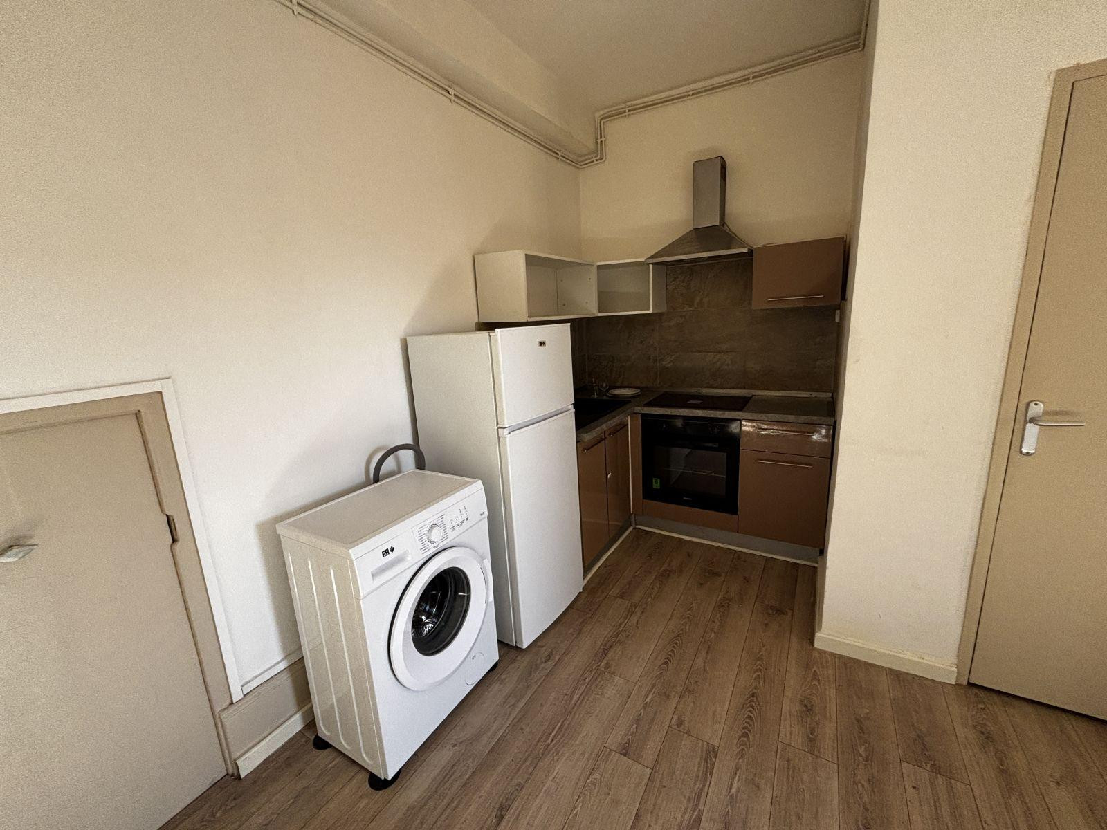 
                                                Location
                                                 Studio meublé mignon avec terrasse cuisine équipée