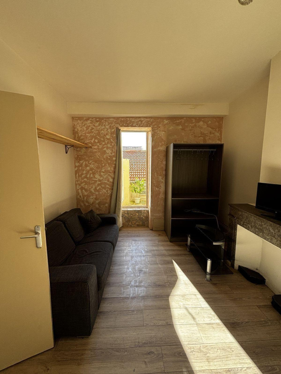 
                                                Location
                                                 Studio meublé mignon avec terrasse cuisine équipée