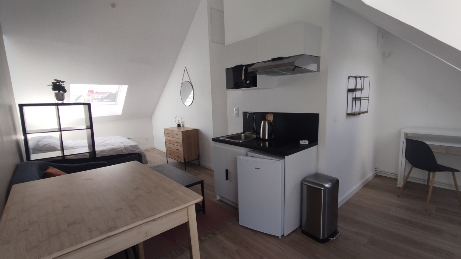 
                                                Location
                                                 Studio meublé moderne - DPE B