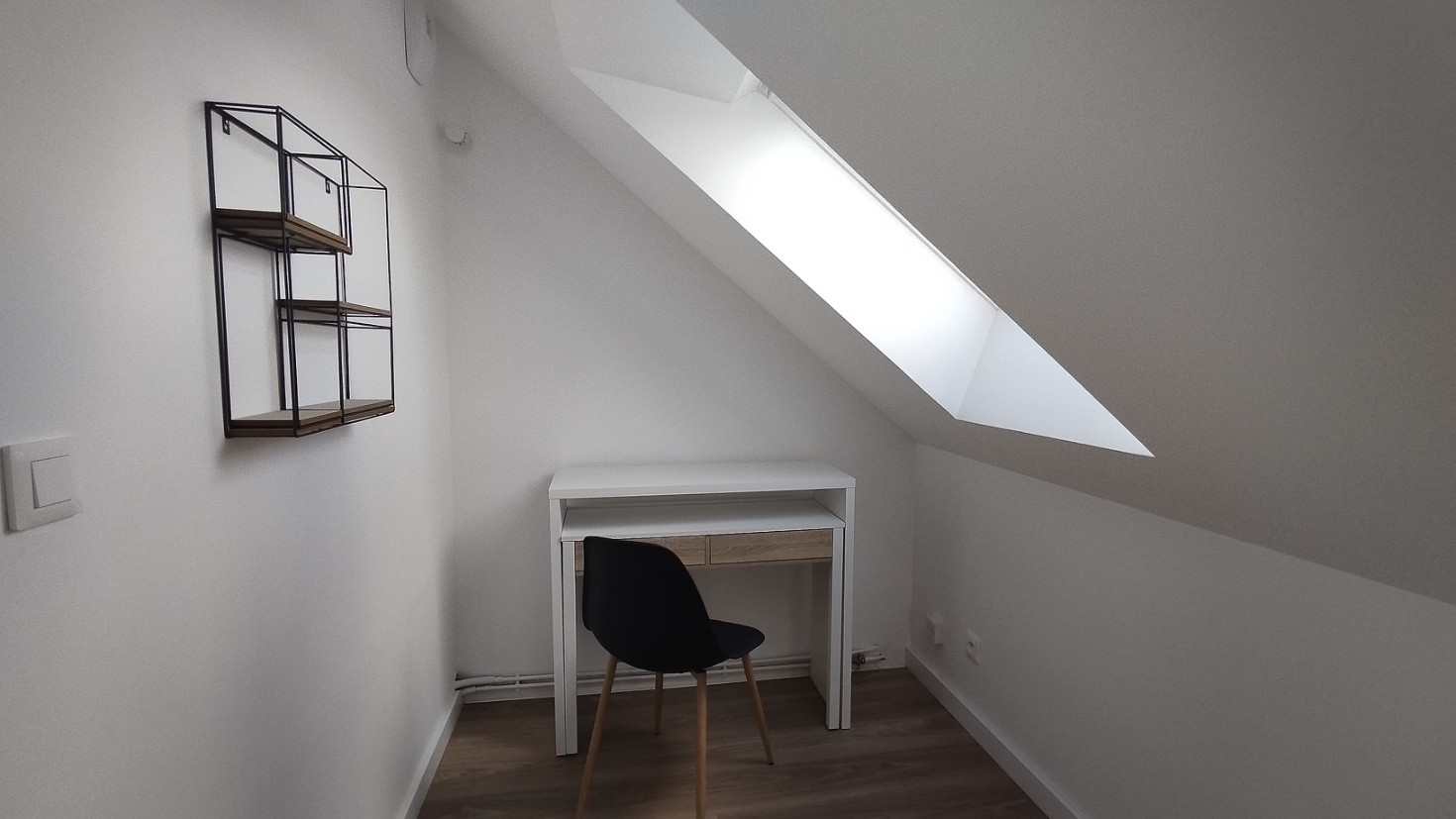 
                                                Location
                                                 Studio meublé moderne - DPE B