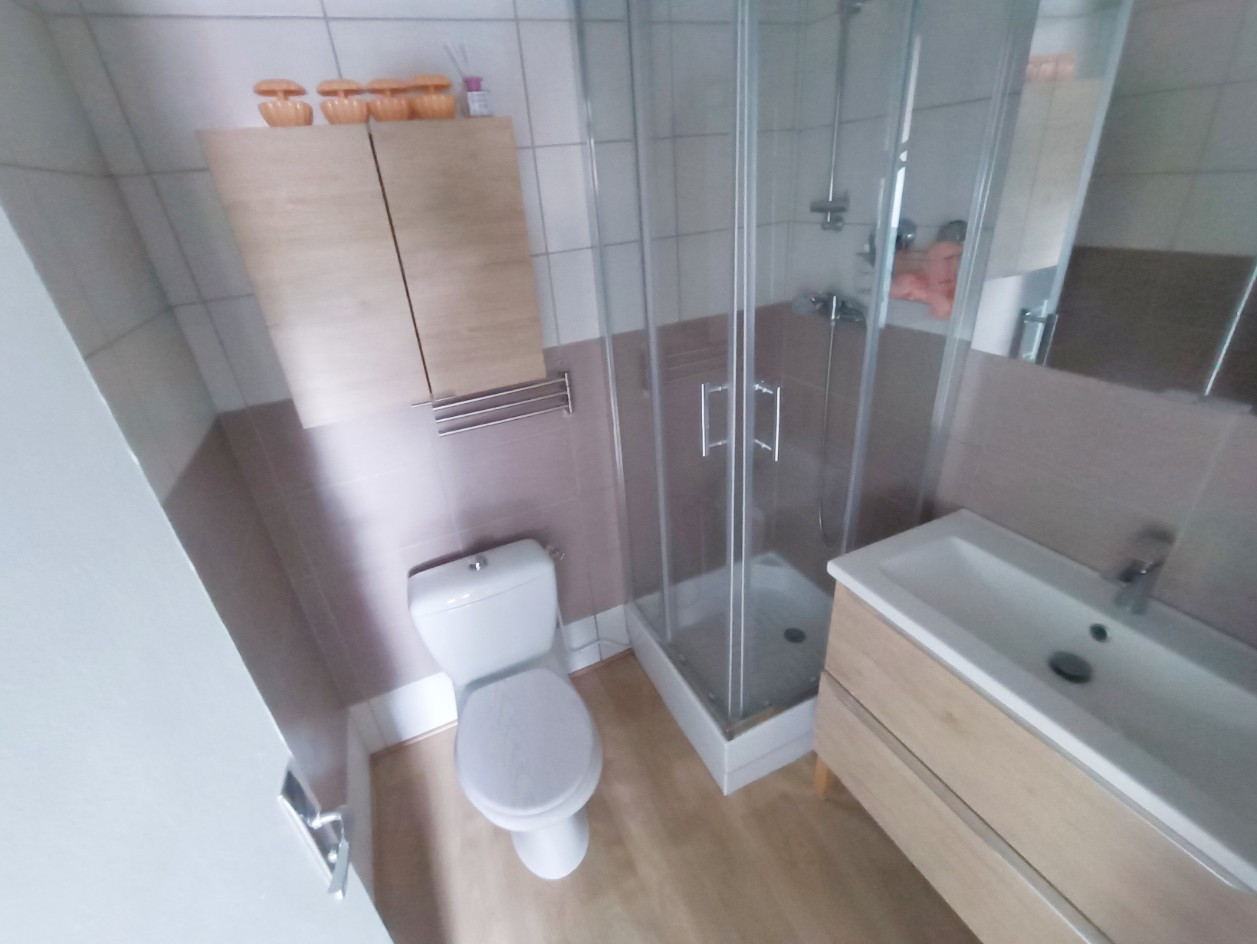 
                                                Location
                                                 Studio meublé moderne et pratique