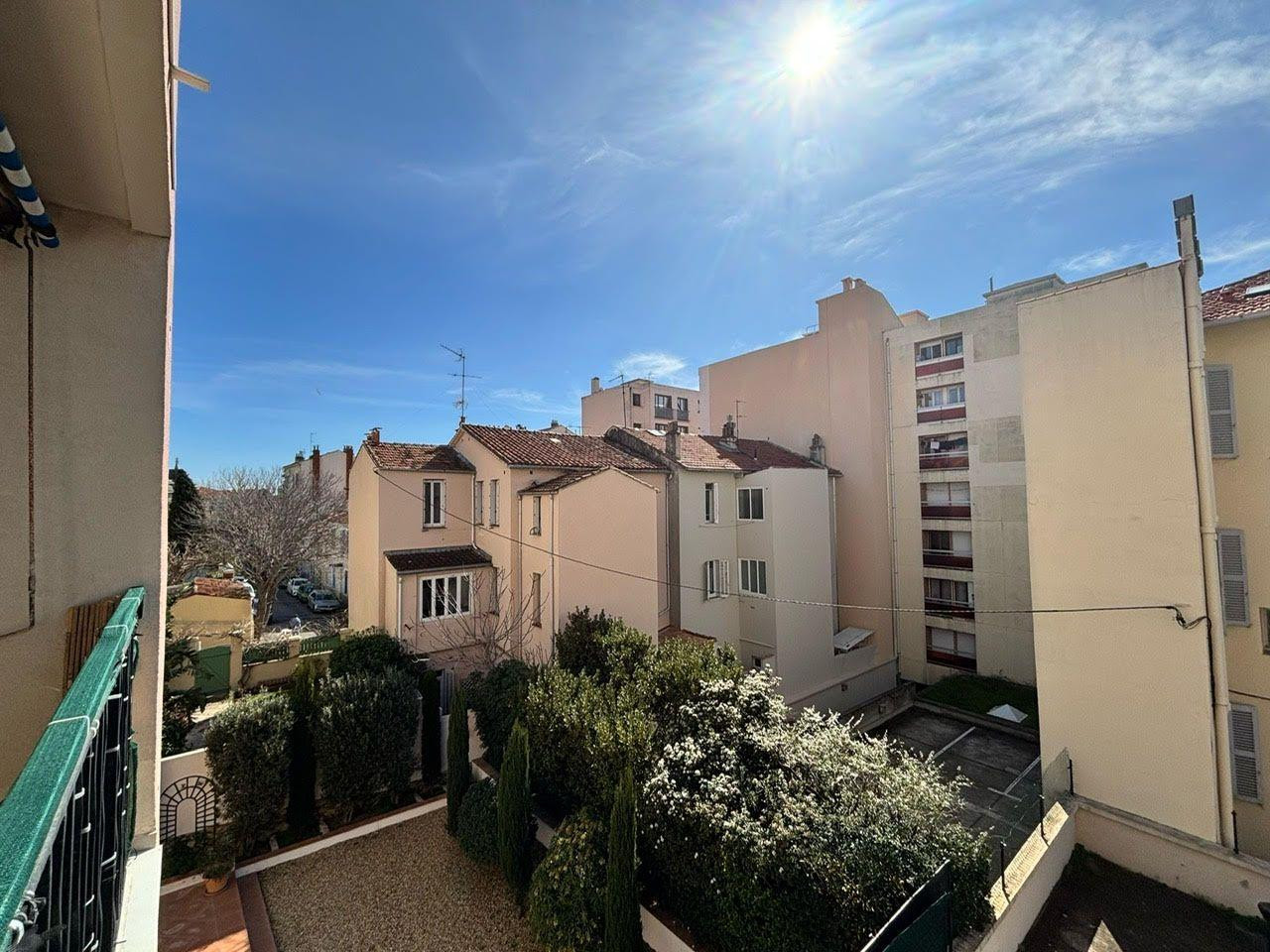 
                                                Location
                                                 Studio meublé Mourillon