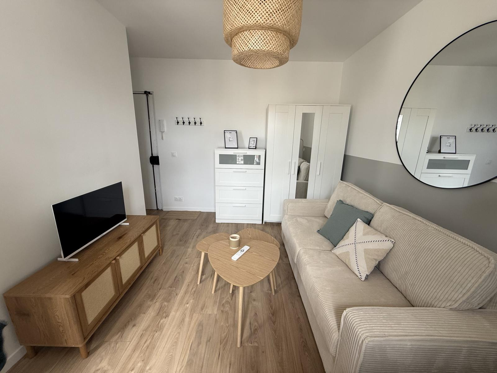
                                                Location
                                                 Studio meublé neuf 18m² -Dernier étage + cave