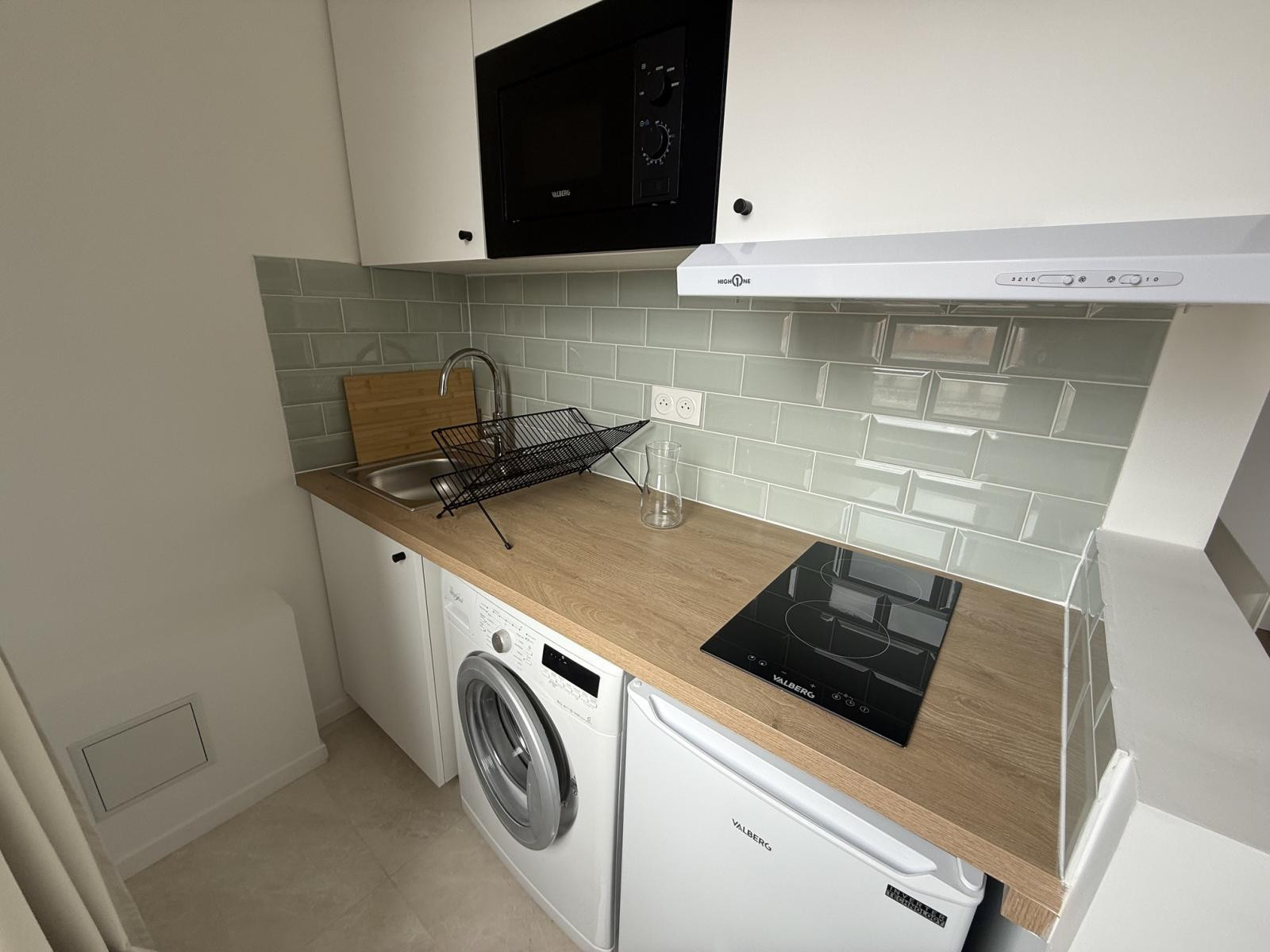
                                                Location
                                                 Studio meublé neuf 18m² -Dernier étage + cave