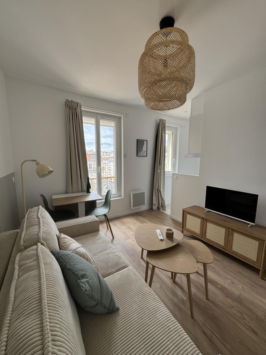 
                                                Location
                                                 Studio meublé neuf 18m² -Dernier étage + cave