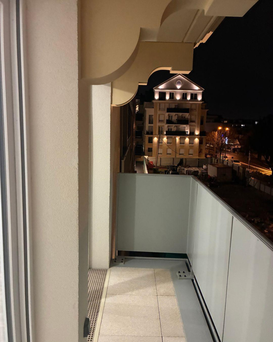 
                                                Location
                                                 Studio meublé neuf avec balcon