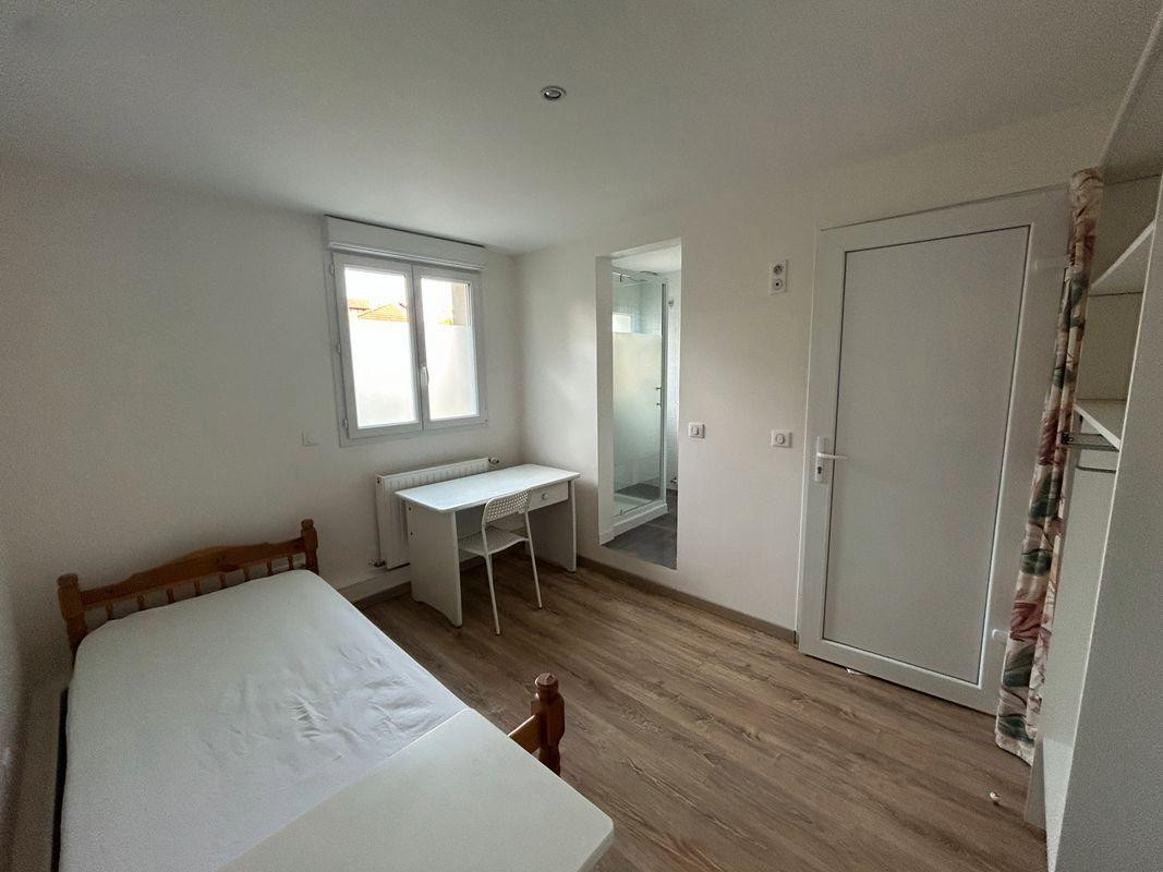 
                                                Location
                                                 Studio meublé Orsay