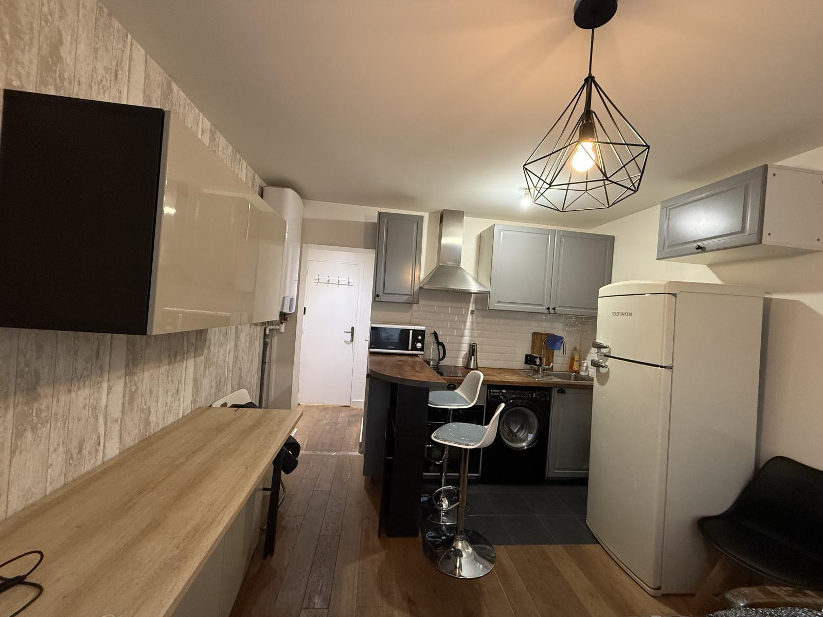 
                                                Location
                                                 Studio meublé Paris 15e près de la Tour Eiffel