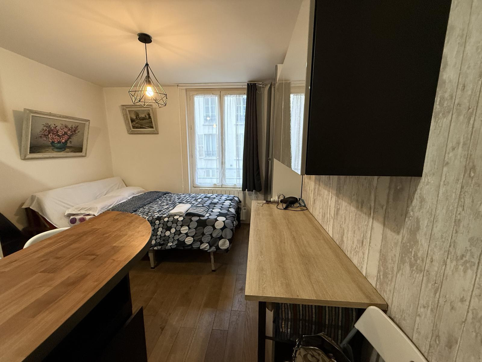 
                                                Location
                                                 Studio meublé Paris 15e près de la Tour Eiffel