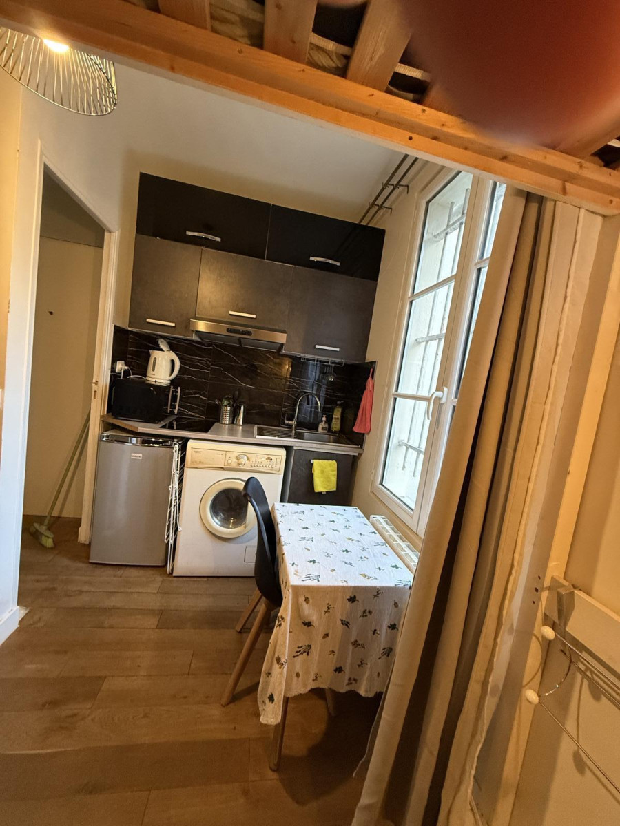 
                                                Location
                                                 Studio meuble- Paris 15e, proche de la Tour Eiffel