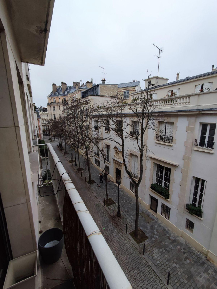 
                                                Location
                                                 Studio meublé Paris 16 - Victor Hugo 28m²