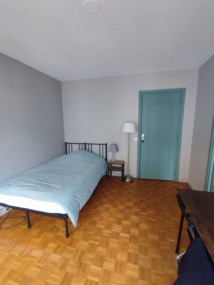 
                                                Location
                                                 Studio meublé Paris 16 - Victor Hugo 28m²