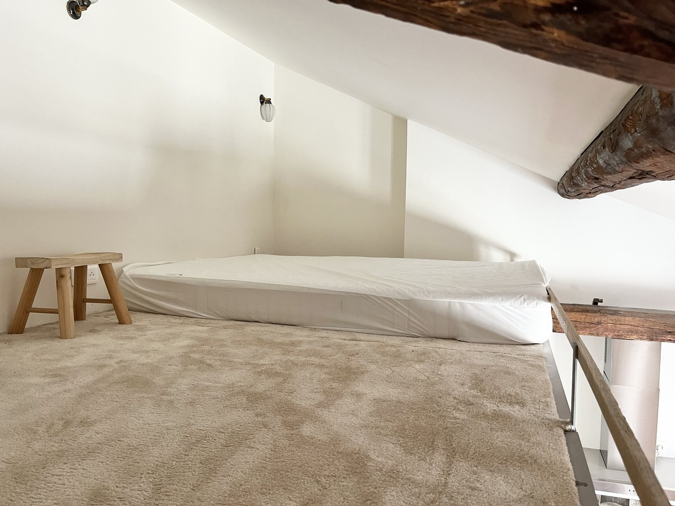 
                                                Location
                                                 Studio meublé Paris 18 - dernier étage