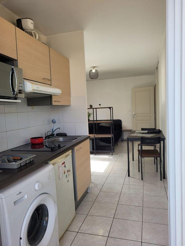 
                                                Location
                                                 Studio meublé + parking + balcon Lyon 8