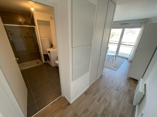 
                                                Location
                                                 STUDIO MEUBLE + parking sécurisé