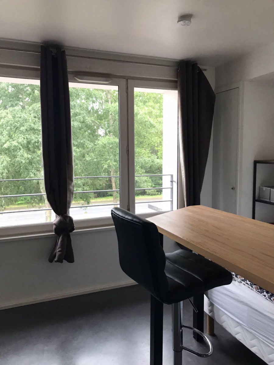 
                                                Location
                                                 Studio meublé Petit Port proche facultés