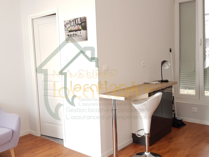 
                                                Location
                                                 Studio meublé pièces rénové